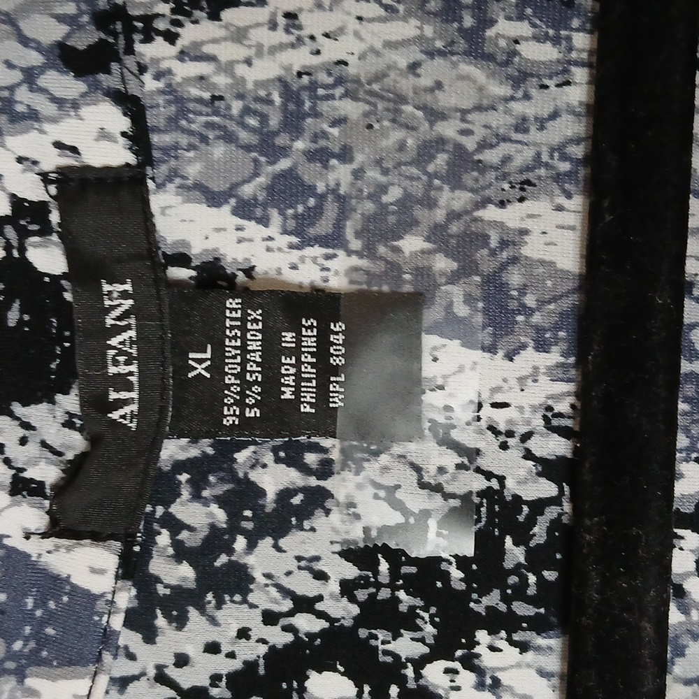 Alfani Phyton Snake Print Black, White and Grey Polyester Slinky blouse Size XL - Picture 3 of 5